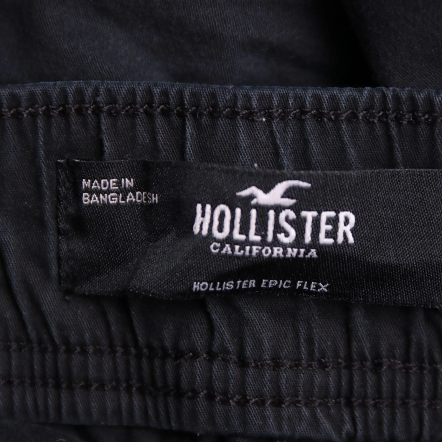 Чёрные брюки карго Hollister с накладными карманами, размер 46 (S)